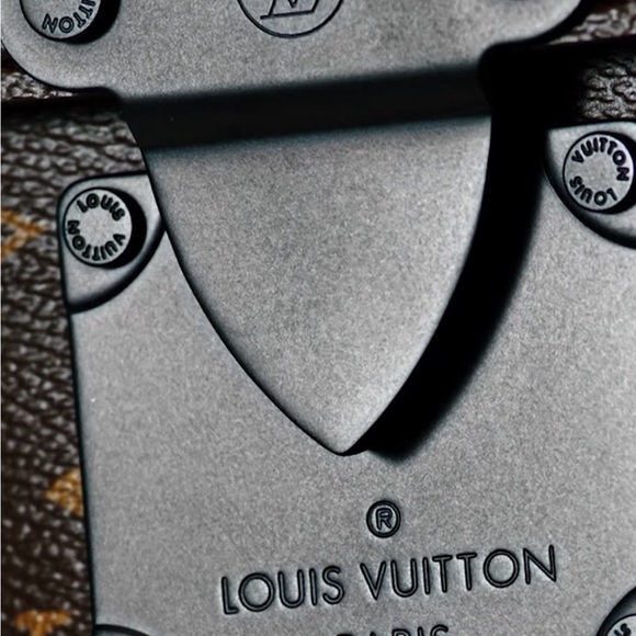 Louis Vuitton Macassar S Lock Vertical Wearable Wallet Black - Picture 10 of 12